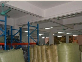 廣州品牌商務襯衫尾貨批發 如何在鞋帽箱包市場的競爭中找到商機？